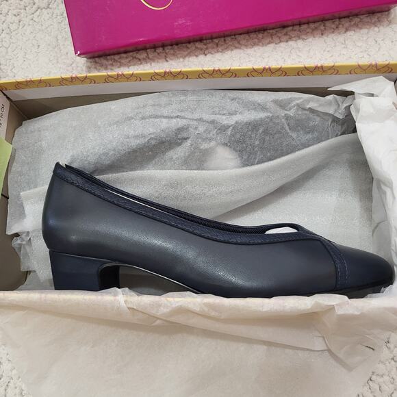 NEW Easy Street Women's Myrtle Pump, Navy size 6 X-Wide - Picture 3 of 6